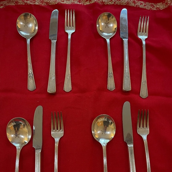 Wm Rogers IS SOVEREIGN Flatware 1939 - 12 Pcs - Gumbo Spoons, Knife, Grille Fork - Picture 1 of 5